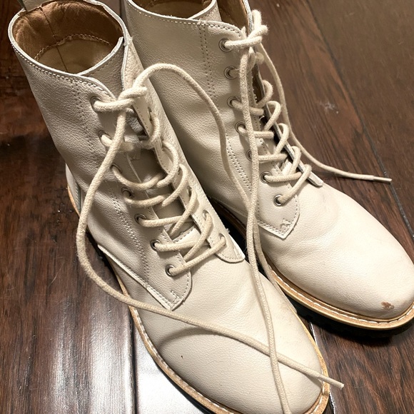 Cream combat boots size 6 - Picture 3 of 3